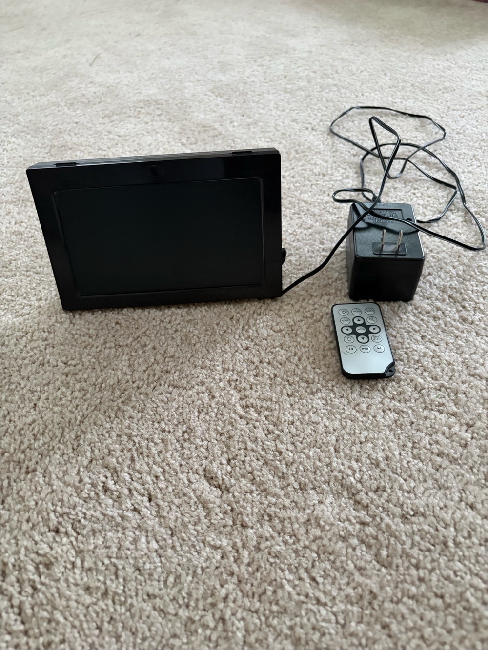 Digital photo frame